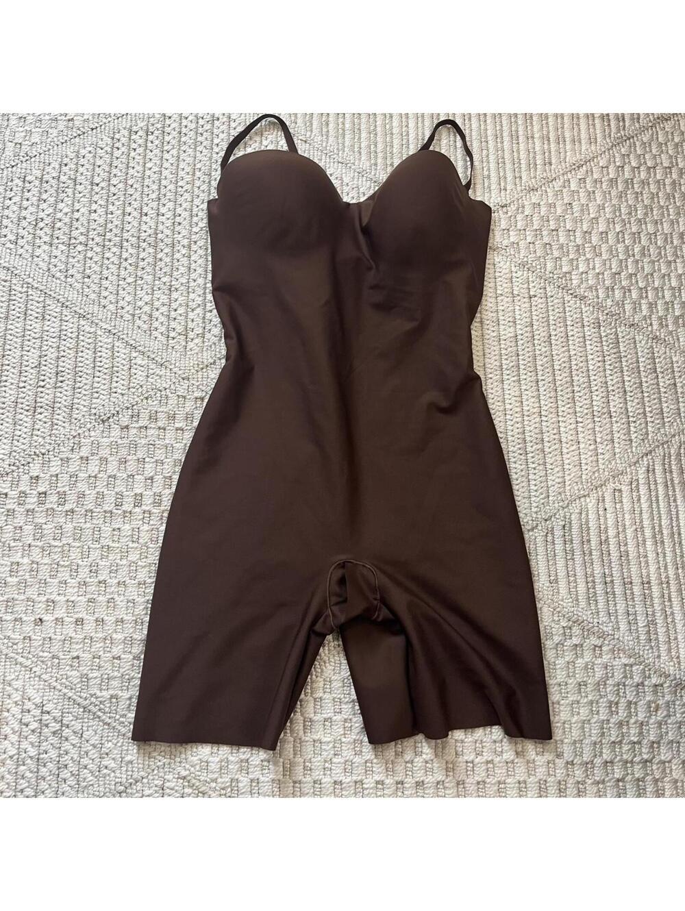 Skims Body Underwire Mid Thigh Bodysuit - Picture 2 of 5